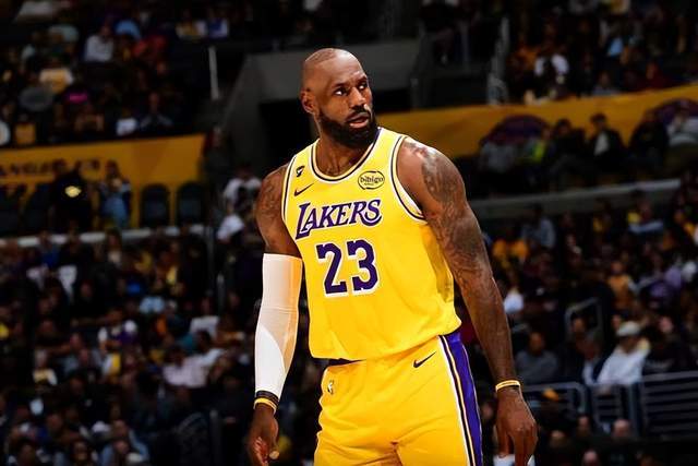 博鱼体育-湖人惨败黄蜂向附加赛靠拢，一数据显示詹姆斯根本不防守