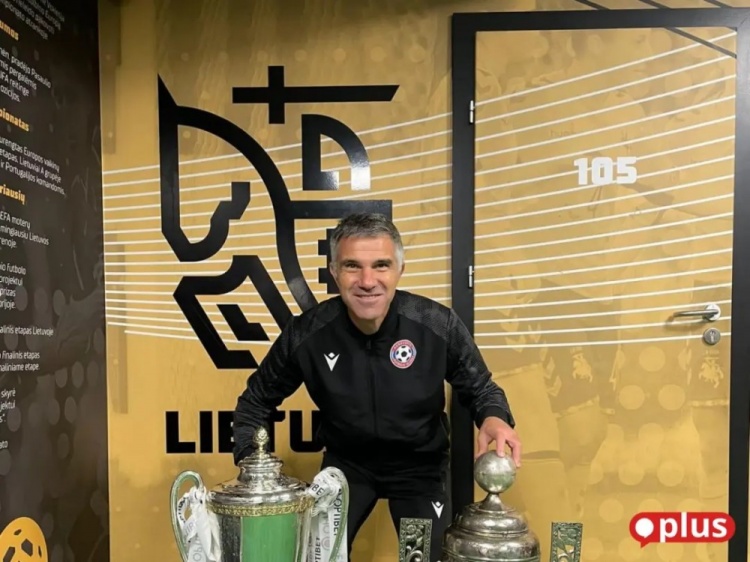 博鱼官网-足球报：梅州客家不想在中甲得过且过，新帅+新外援今日抵达