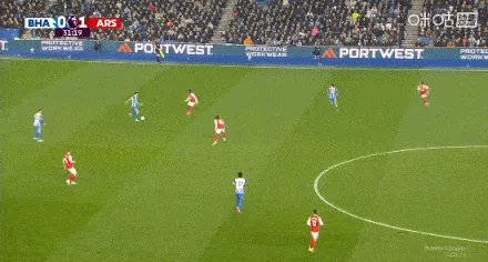 博鱼官网-苏比门迪拼抢中痛苦倒地，队医上场治疗