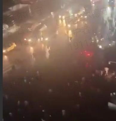 博鱼-欣喜若狂，民主刚果球迷深夜庆祝球队时隔52年重返世界杯正赛